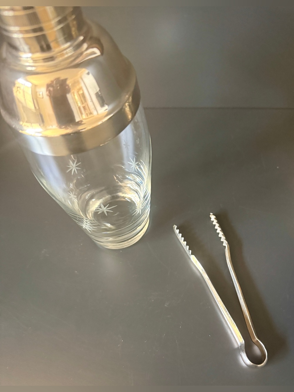 Vintage MCM Atomic Starburst Glass Cocktail Shaker Chrome ToneBarware W/ Tongs - Picture 3 of 10